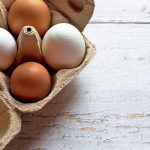 El truco definitivo: Cómo pelar huevos cocidos en 2 segundos easter eggs, eggs, easter, food, chicken eggs, egg tray, organic, white eggs, brown eggs, packaging, close up, eggs, eggs, eggs, eggs, eggs