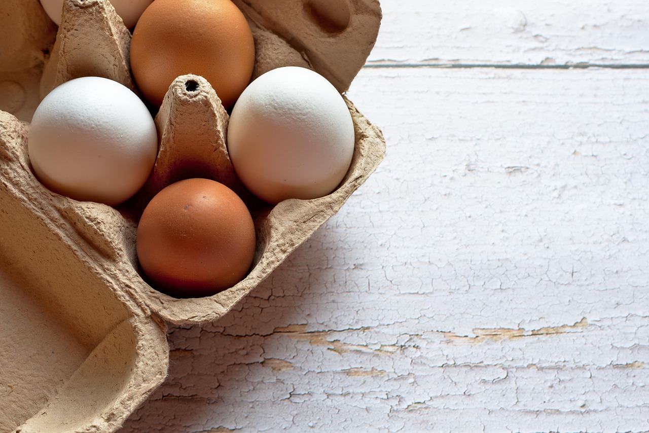 El truco definitivo: Cómo pelar huevos cocidos en 2 segundos easter eggs, eggs, easter, food, chicken eggs, egg tray, organic, white eggs, brown eggs, packaging, close up, eggs, eggs, eggs, eggs, eggs